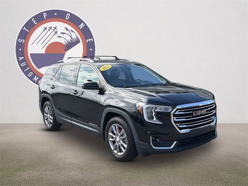 Used 2022 GMC Terrain SLT w/ Infotainment Package II image 2