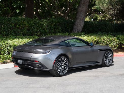Used 2024 Aston Martin DB12 Coupe RWD image 2