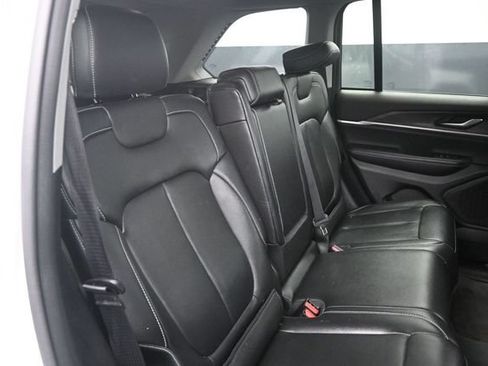 Used 2023 Jeep Grand Cherokee Limited w/ Black Appearance Package AWD/4WD image 49