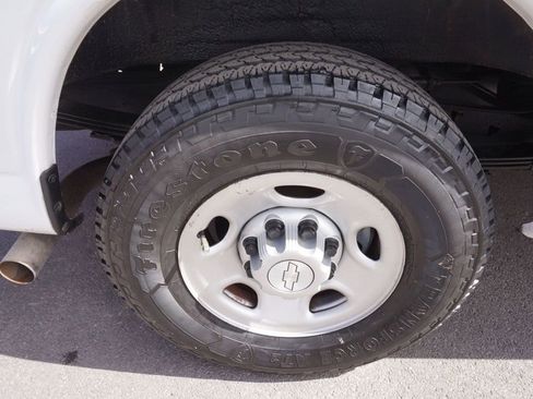 Used 2018 Chevrolet Express 2500 w/ Driver Convenience Package image 14