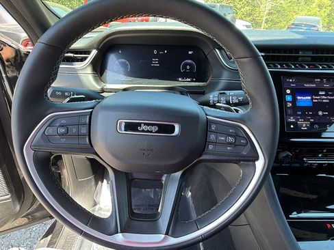 Used 2024 Jeep Grand Cherokee L Altitude AWD/4WD image 27