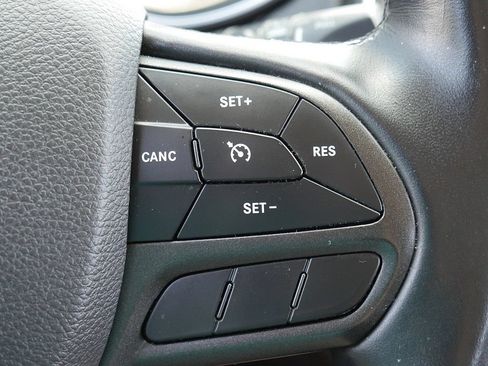 Used 2019 Jeep Cherokee Trailhawk w/ Comfort/Convenience Group AWD/4WD image 30