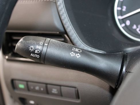 Used 2025 Nissan Sentra SV FWD image 22