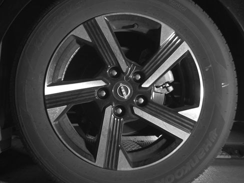 Used 2025 Nissan Sentra SV image 14