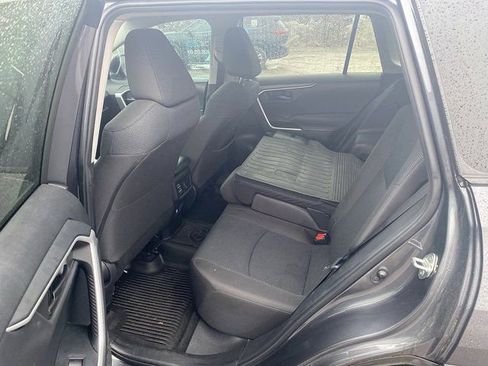 Used 2022 Toyota RAV4 LE image 12