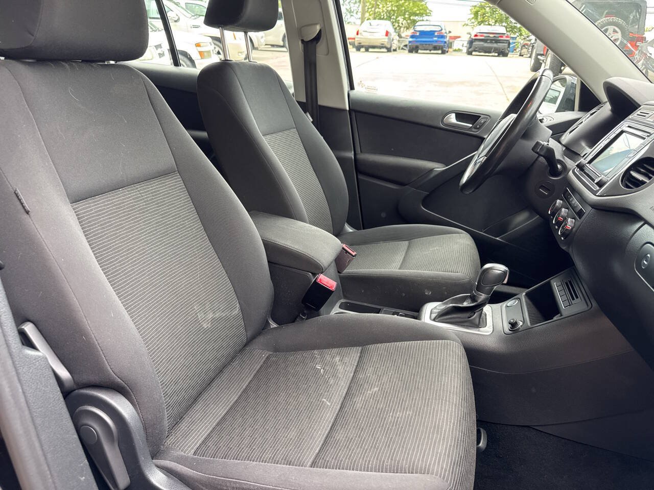 Used 2017 Volkswagen Tiguan S FWD image 17