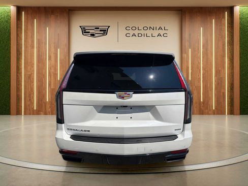 Used 2022 Cadillac Escalade Sport Platinum AWD/4WD image 4