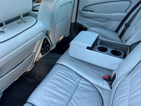 Used 2008 Jaguar XJ8 image 13