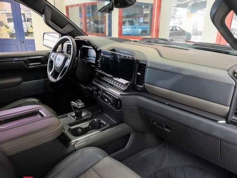 Used 2022 Chevrolet Silverado 1500 ZR2 w/ Technology Package image 11