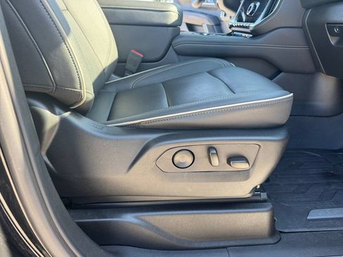 Used 2025 GMC Yukon XL Elevation AWD/4WD image 19