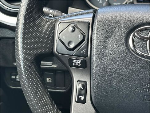 Used 2018 Toyota Tacoma TRD Off-Road w/ TRD Premium Off Road Package AWD/4WD image 21