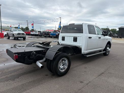 Used 2024 RAM 3500 Tradesman w/ Chrome Appearance Group AWD/4WD image 4