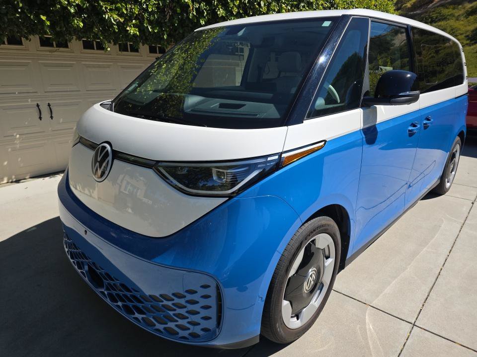Used 2025 Volkswagen ID. Buzz Pro S Plus AWD/4WD image 2