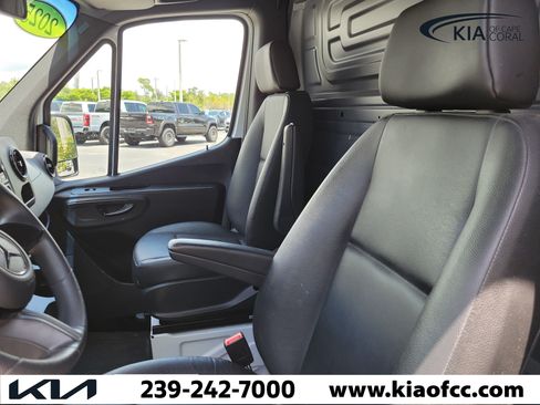 Used 2025 Mercedes-Benz Sprinter 2500 image 21