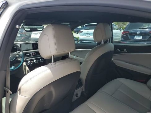 Used 2023 Genesis G70 2.0T RWD image 26
