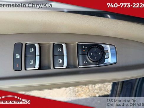 Used 2025 Kia Carnival FWD image 14