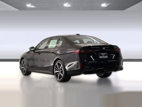 Used 2026 BMW 530i w/ M Sport Package RWD image 3