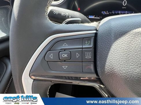 Used 2023 Jeep Grand Cherokee Laredo w/ Luxury Tech Group I AWD/4WD image 25