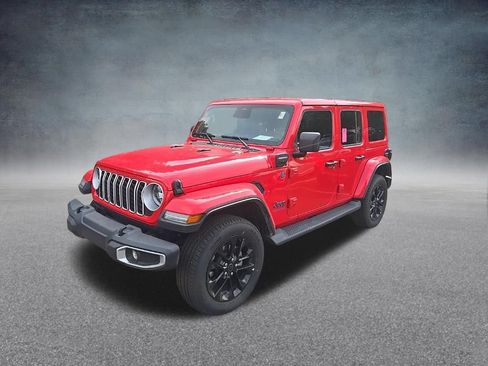 Used 2025 Jeep Wrangler Unlimited Sahara AWD/4WD image 4