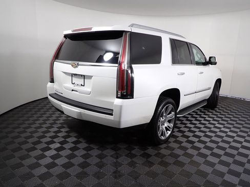 Used 2016 Cadillac Escalade Luxury image 22