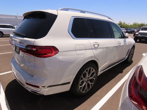 Used 2021 BMW X7 xDrive40i w/ Premium Package AWD/4WD image 3