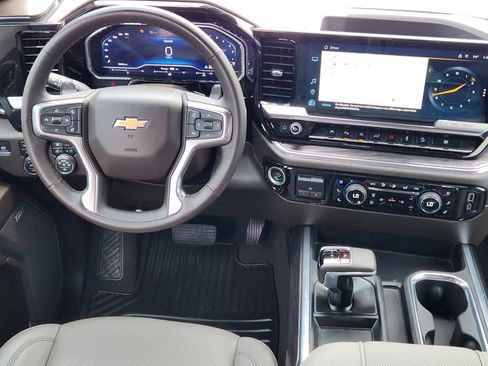 Used 2024 Chevrolet Silverado 1500 LTZ w/ Z71 Off-Road Package AWD/4WD image 9