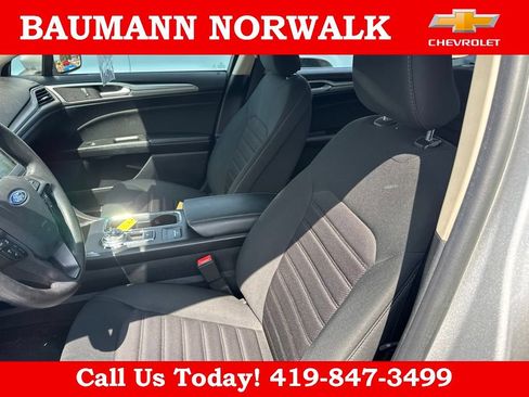 Used 2019 Ford Fusion SE FWD image 18