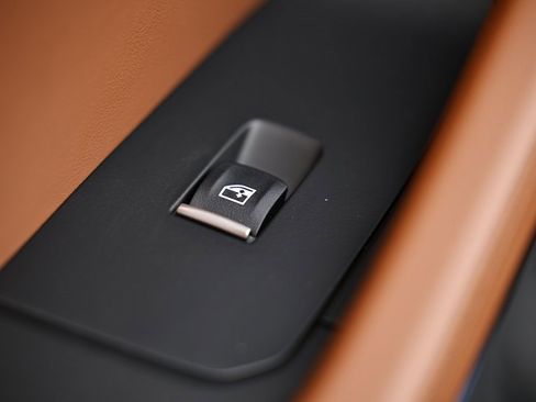 New 2026 BMW X6 xDrive40i w/ Climate Comfort Package image 24