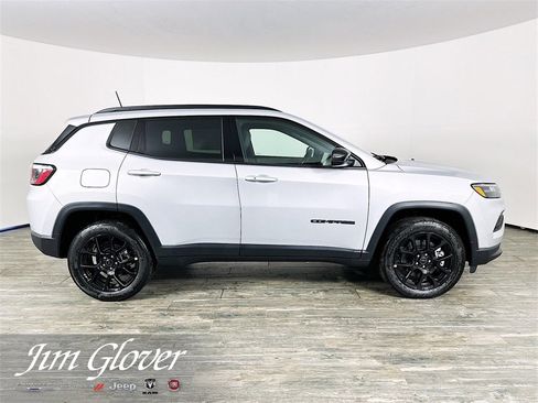 New 2026 Jeep Compass Latitude image 9