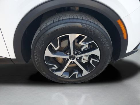 Certified 2025 Kia Sportage EX image 6