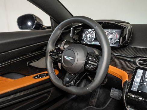 Used 2025 Aston Martin Vanquish Coupe image 20