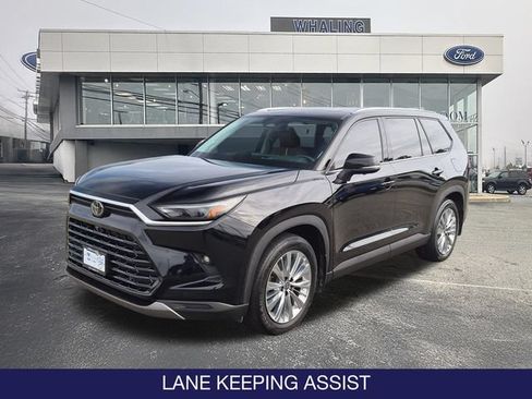 Used 2024 Toyota Grand Highlander AWD image 2
