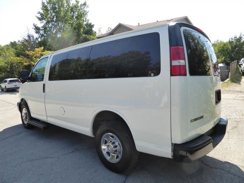 Used 2018 Chevrolet Express 3500 LS image 5
