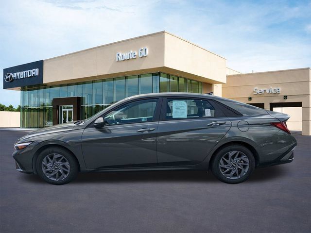 Certified 2025 Hyundai Elantra Hybrid FWD image 7