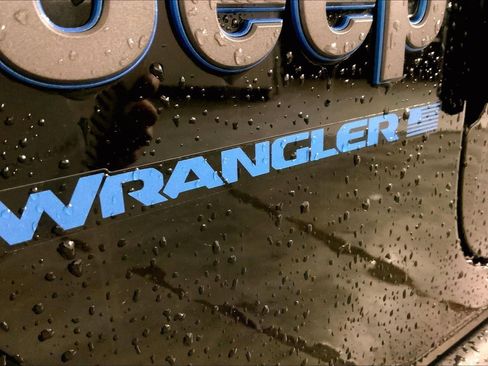 Used 2025 Jeep Wrangler Unlimited Rubicon 4xe w/ Convenience Group AWD/4WD image 8