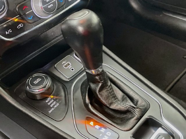 Used 2020 Jeep Cherokee High Altitude AWD/4WD image 18