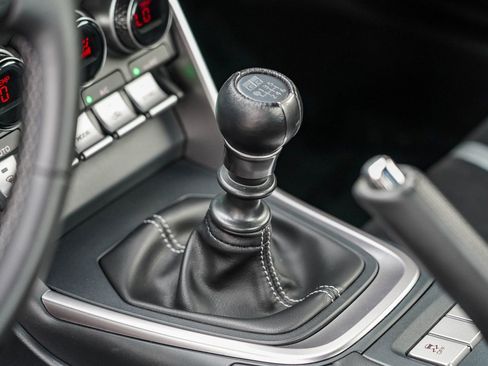 Used 2025 Toyota GR86 Premium w/ ALL Weather Mat Package (TMS) image 19