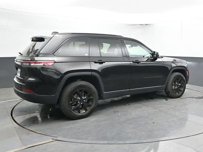 Used 2025 Jeep Grand Cherokee Altitude