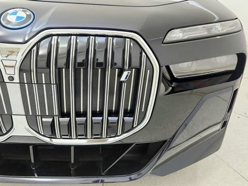 Used 2025 BMW i7 xDrive60 AWD/4WD image 25