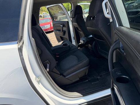 Used 2017 Chevrolet Traverse LT FWD image 16