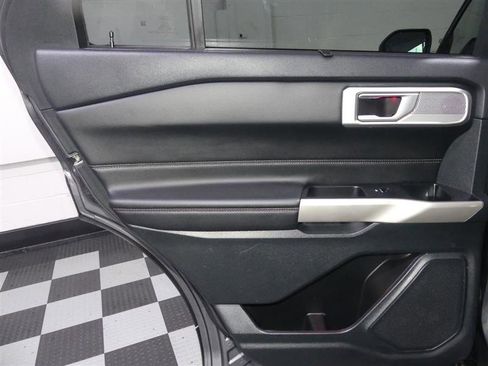 Used 2023 Ford Explorer Limited image 22