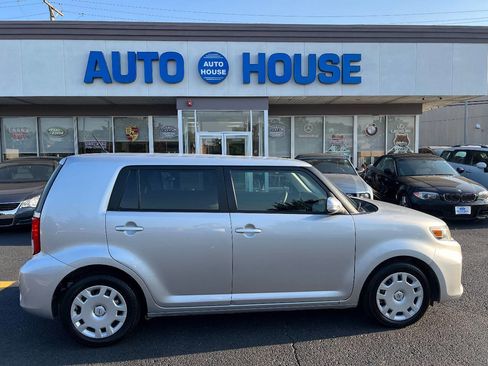 Used 2015 Scion xB image 9