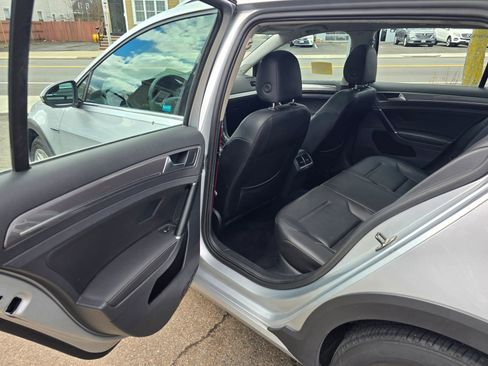 Used 2017 Volkswagen Golf Alltrack SEL image 10
