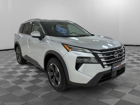 Used 2024 Nissan Rogue SV w/ SV Premium Package AWD/4WD image 7