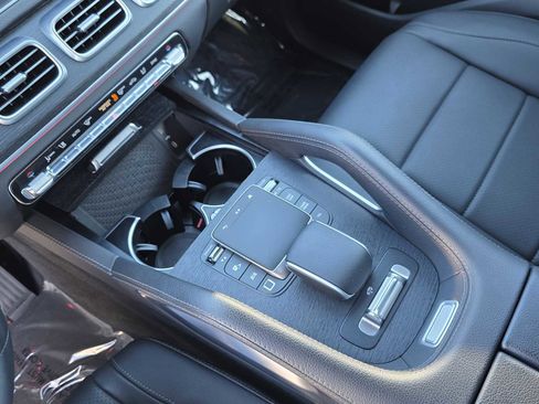 Used 2025 Mercedes-Benz GLS 450 4MATIC image 21