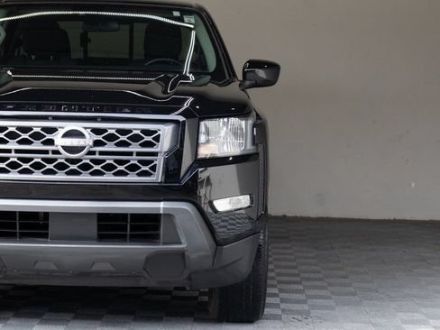 Used 2024 Nissan Frontier SV w/ SV Convenience Package RWD image 5