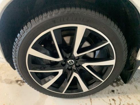 Used 2023 Volvo XC90 B6 Plus image 11