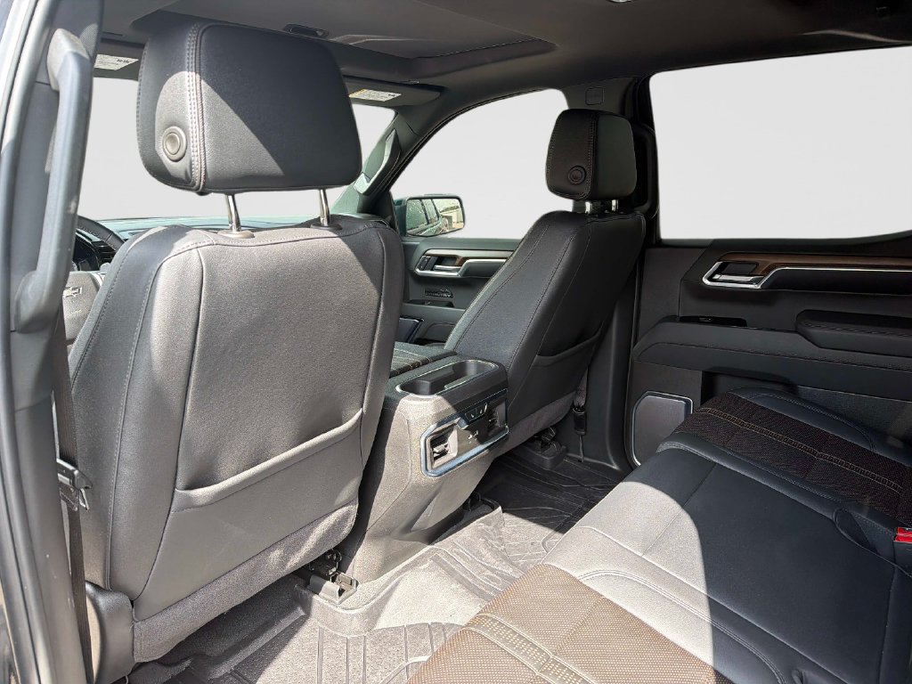 Used 2025 Chevrolet Silverado 1500 High Country w/ High Country Premium Package AWD/4WD image 15