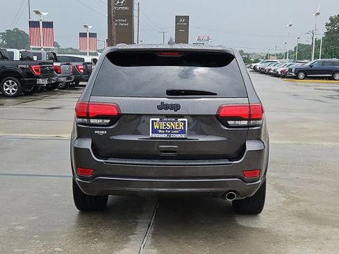 Used 2018 Jeep Grand Cherokee Altitude RWD image 6