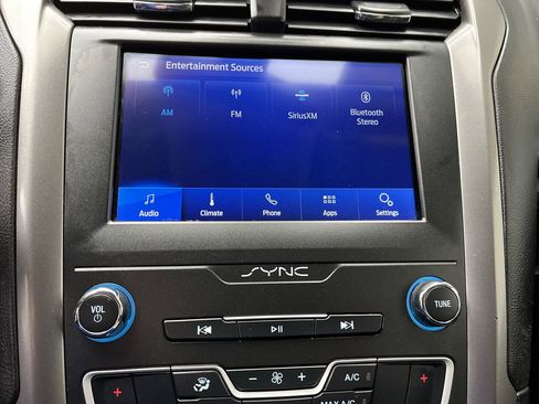 Used 2020 Ford Fusion SE image 17